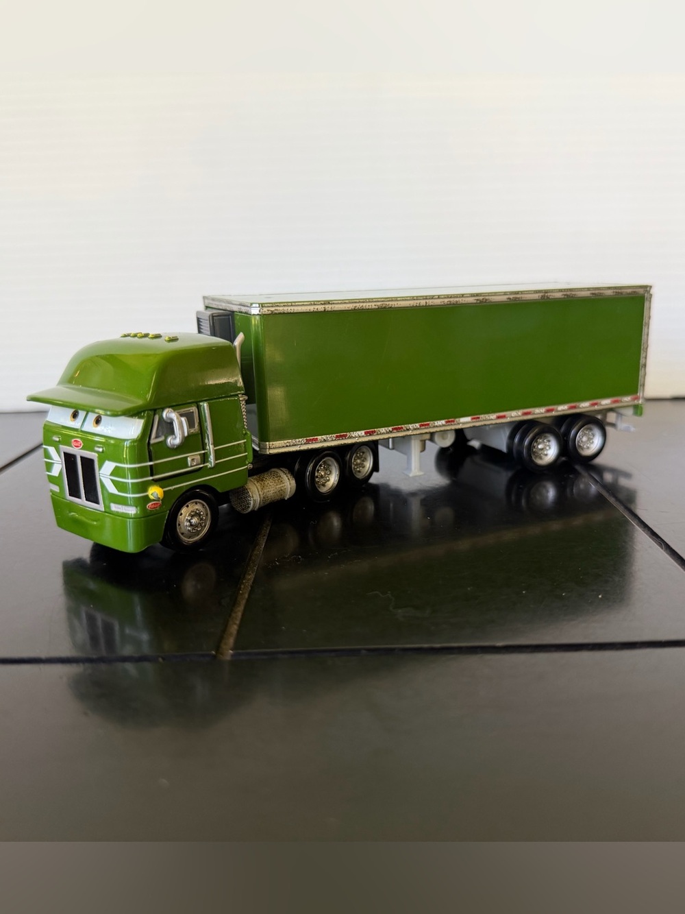 Disney Pixar Cars 2009 Gil Hauler 1:55 scale